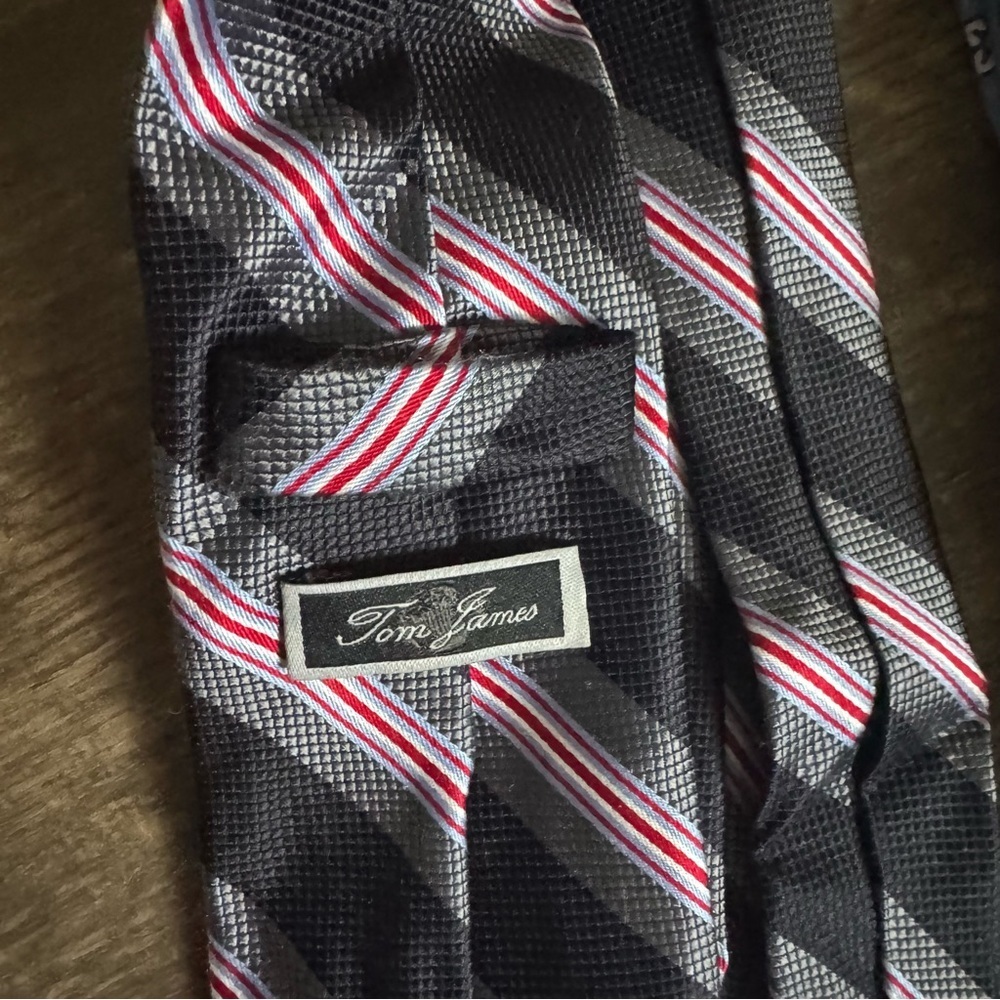 Elegant Blue and Black Patterned Ties for Men - Picture 3 of 7